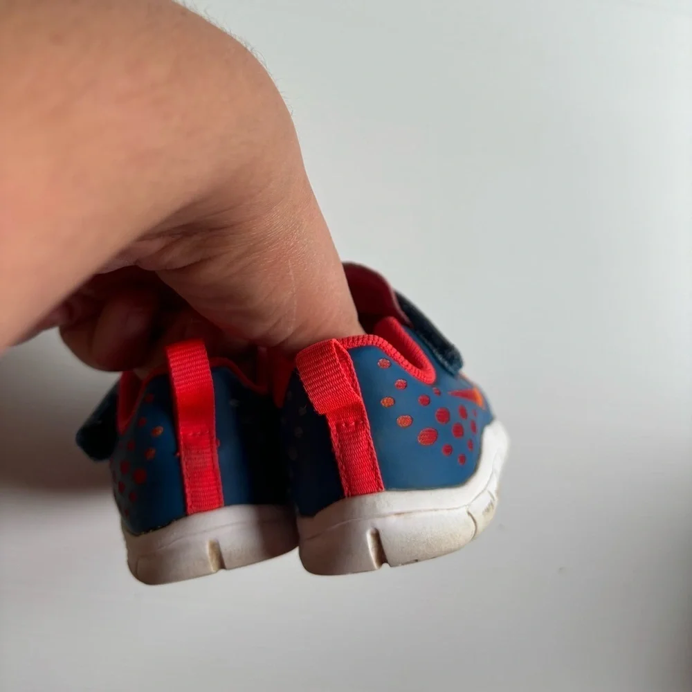 Nike Kids Shoes Size 6 - Picture 3 of 7
